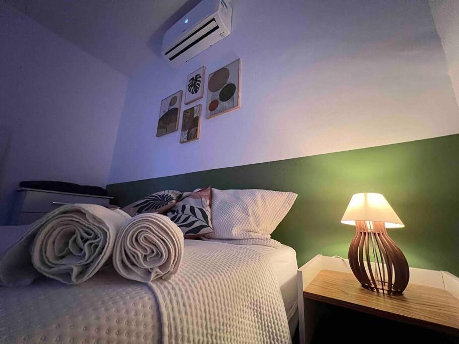 Casa De 2q Ate 6 Pessoas 100m E Entrada Independente Apartamento Vitória